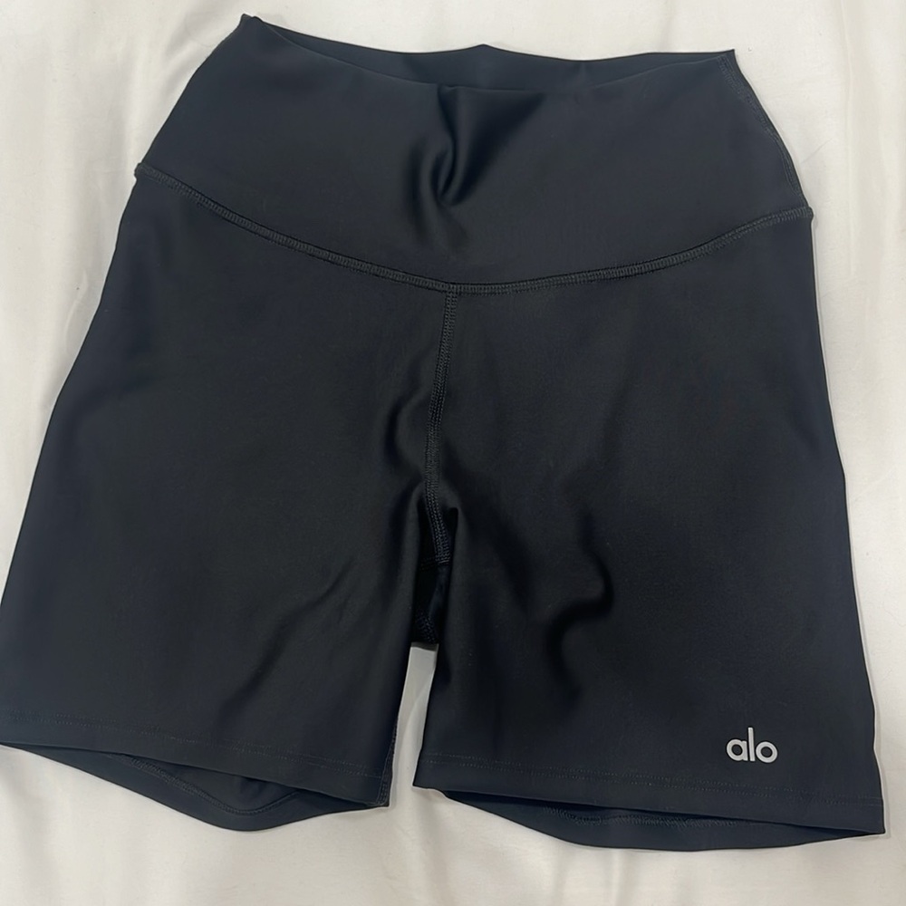 ALO 5” Airbrush High Waist Biker Short - black - EXCELLENT CONDITION